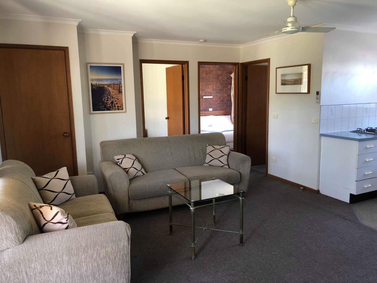 Lakes Jakaranda Holiday Units Lakes Entrance Bagian luar foto