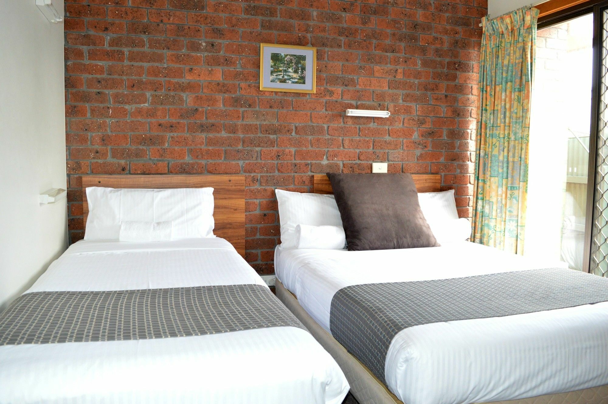 Lakes Jakaranda Holiday Units Lakes Entrance Bagian luar foto
